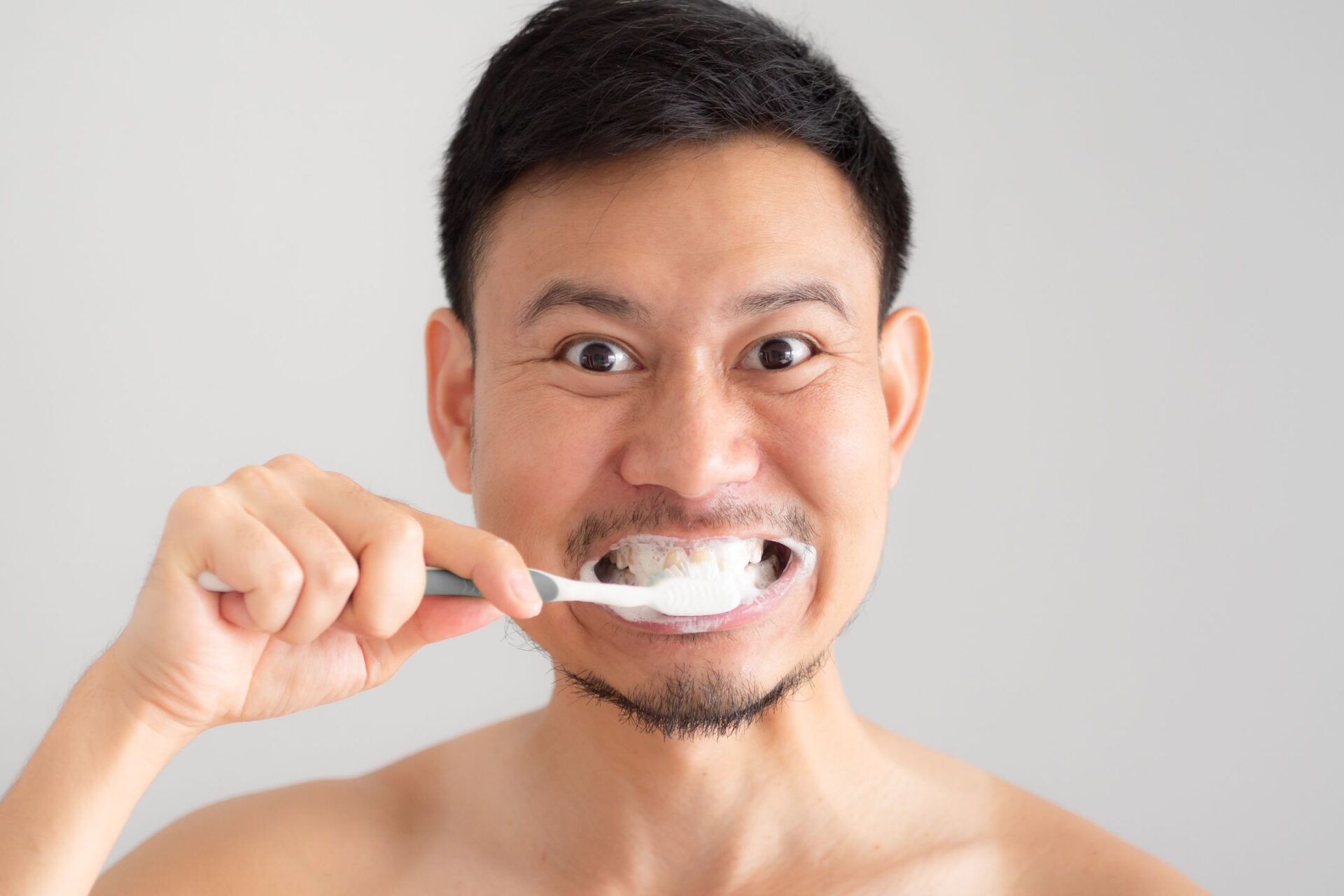 Don't Make These Two Tooth-Brushing Mistakes - The Mistakes That Make